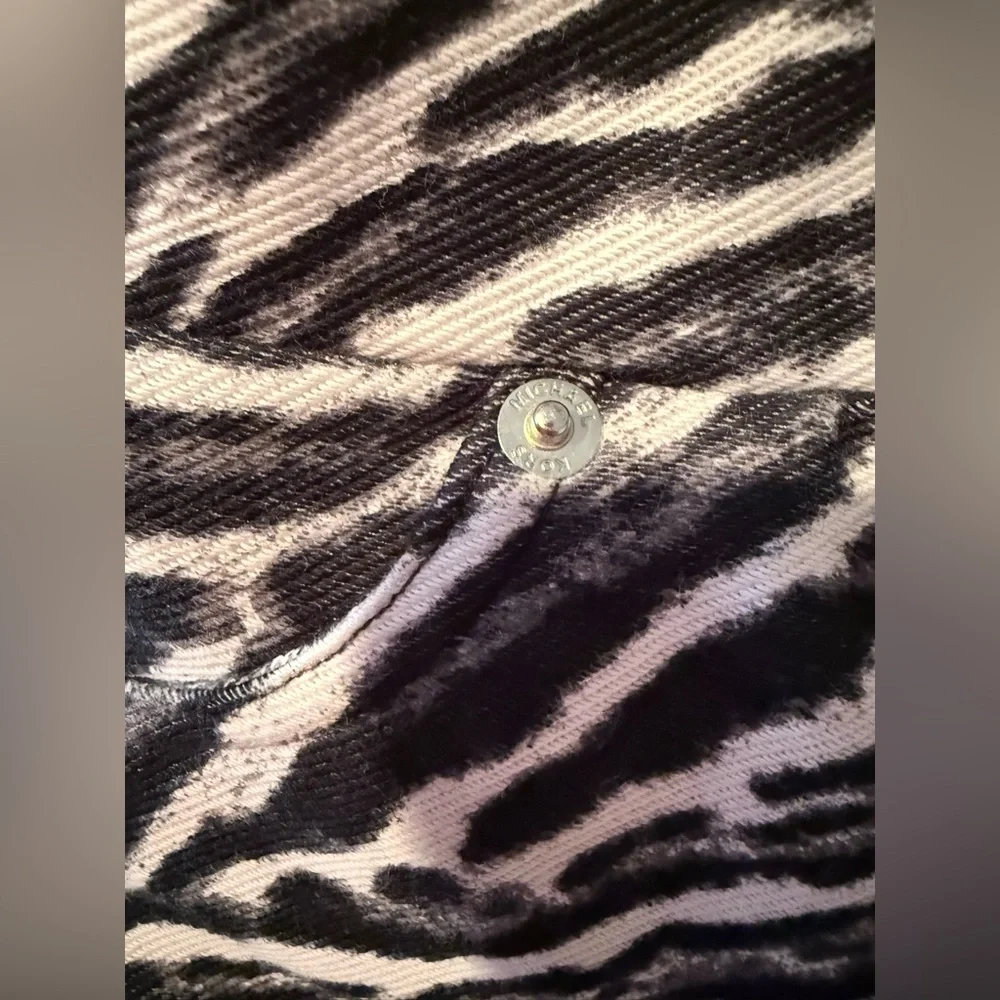 Michael Kors Black and White Patterned Leggings with pockets Stylish and Elegant
